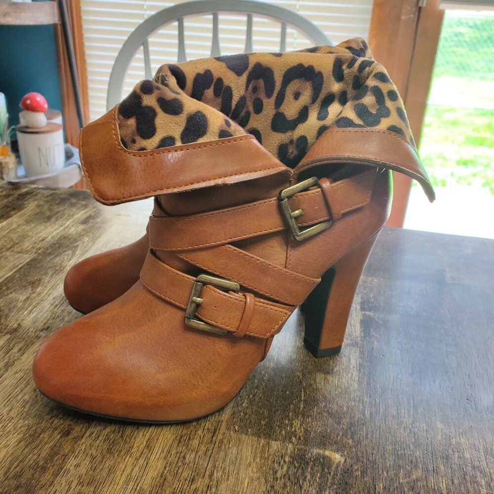 WOMENS DOLCE BY MOJO MOXY ANIMAL PRINT BROWN BOOTS SIZE 6